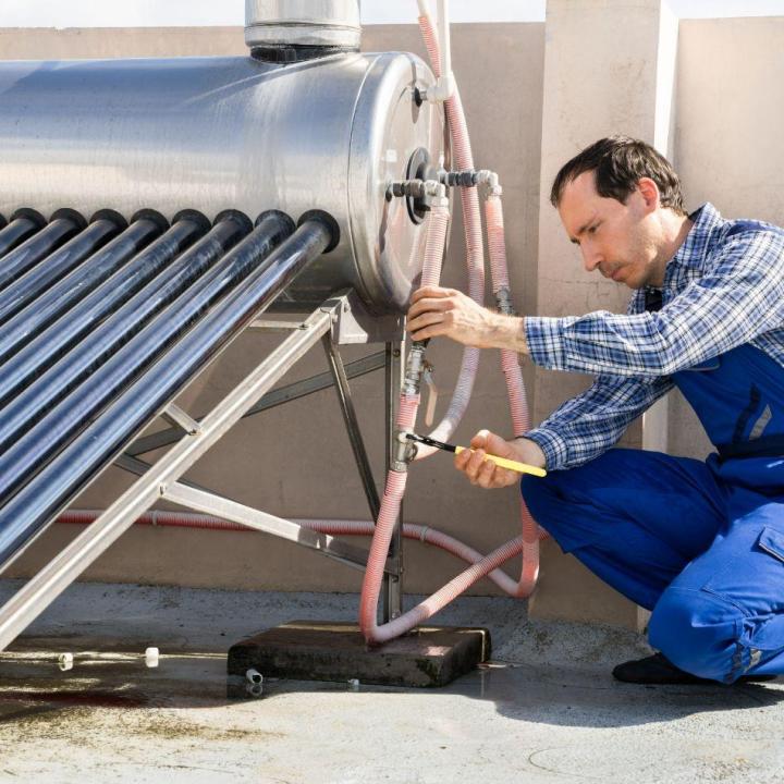 Pose et mise en service de panneaux solaires thermiques à Pornic
